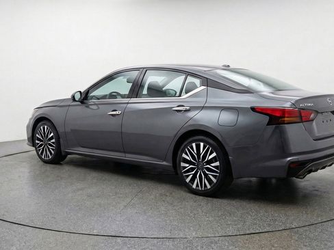 Used 2025 Nissan Altima 2.5 SV image 6