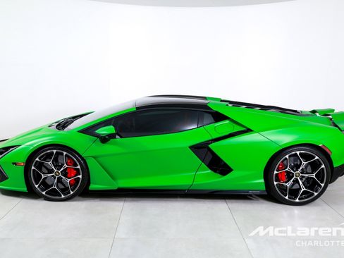 Used 2024 Lamborghini Revuelto image 6