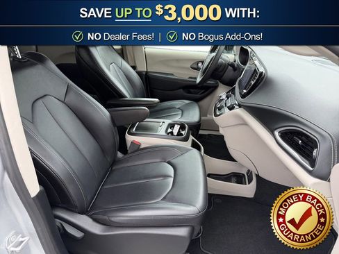 Used 2024 Chrysler Pacifica Touring-L image 22