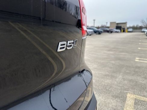 Certified 2025 Volvo XC40 B5 Core image 38