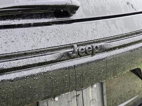 Used 2025 Jeep Grand Cherokee Altitude image 8