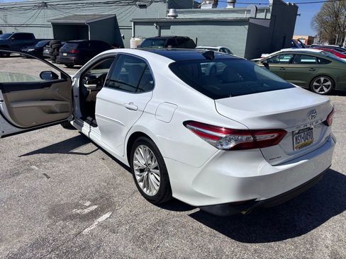 Used 2018 Toyota Camry XLE image 6