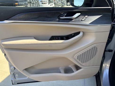 New 2025 Jeep Grand Cherokee L Limited w/ Luxury Tech Group II RWD image 22
