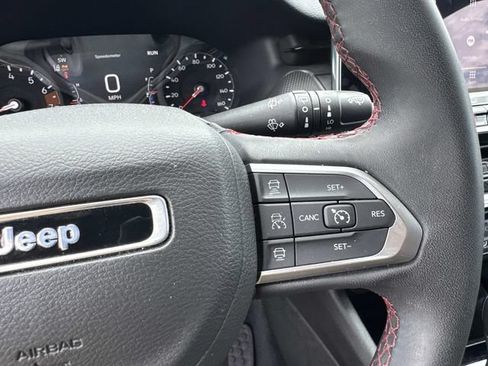 Used 2025 Jeep Compass Trailhawk AWD/4WD image 29
