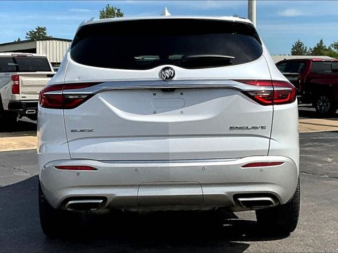 Used 2018 Buick Enclave Avenir w/ Avenir Technology Package FWD image 4