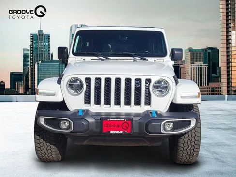 Used 2022 Jeep Wrangler Unlimited Sahara w/ Cold Weather Group AWD/4WD image 9