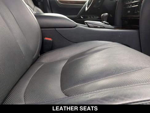 Used 2019 Lexus LX 570 4WD w/ Luxury Package image 28