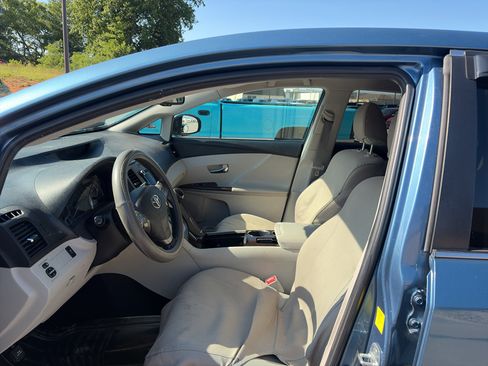 Used 2010 Toyota Venza FWD image 10
