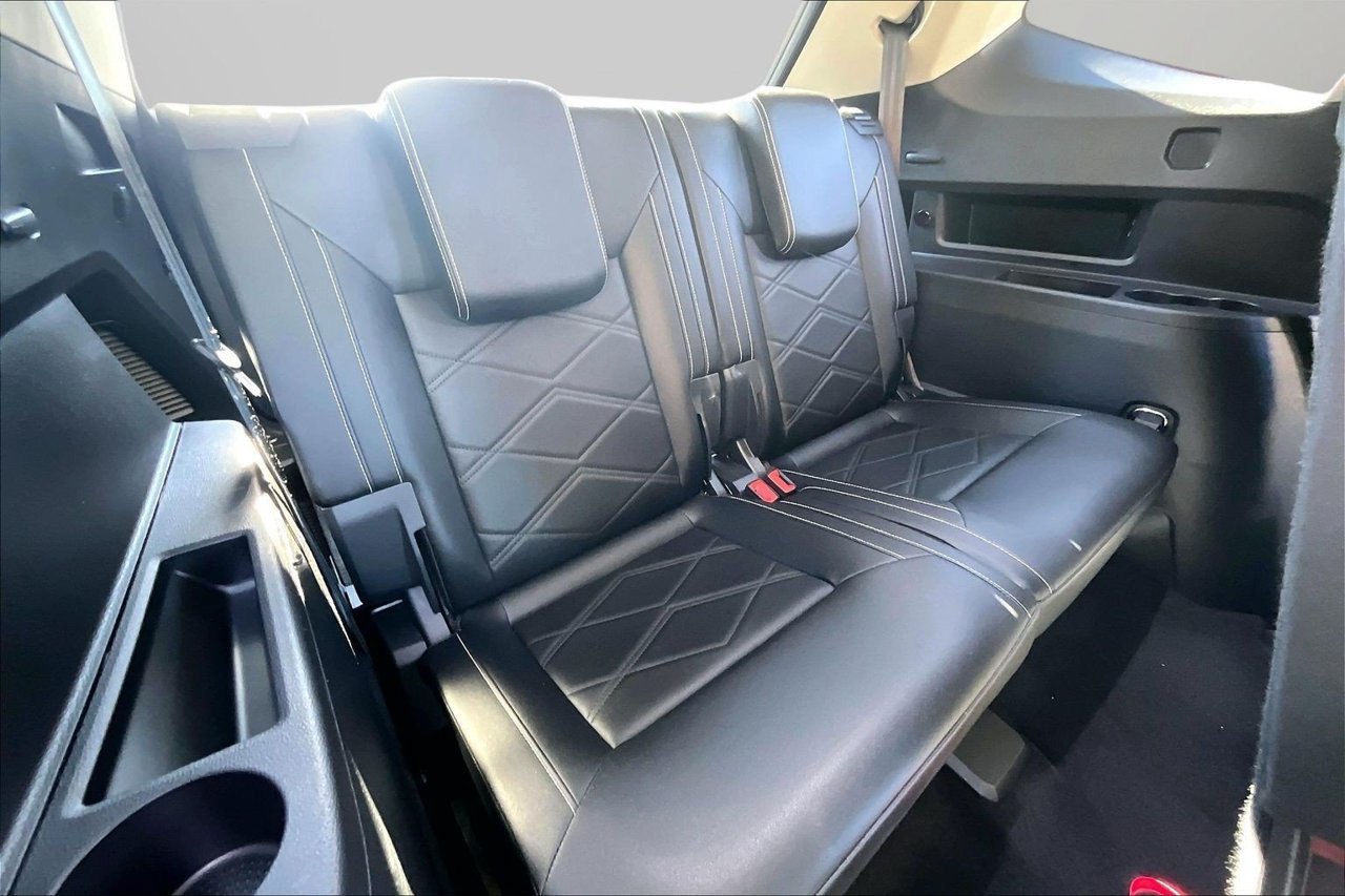 Used 2025 Volkswagen Atlas SE FWD image 24