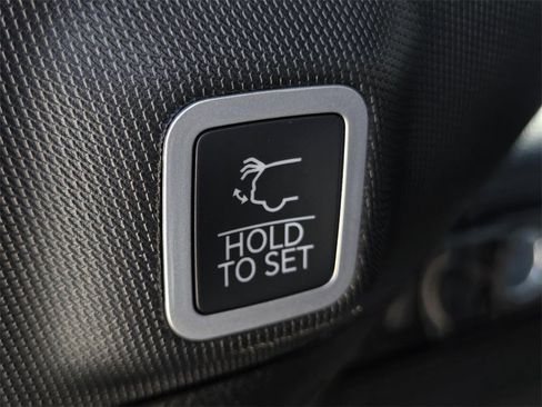 New 2025 Jeep Grand Cherokee Limited image 11