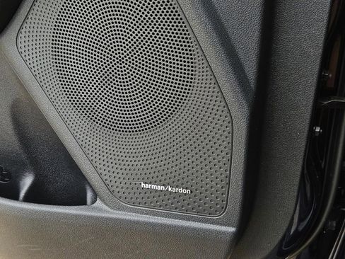 Used 2022 Kia Niro EX Premium image 22