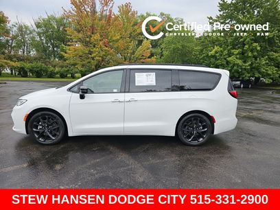 Used 2025 Chrysler Pacifica Limited
