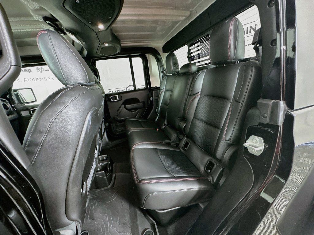 Used 2025 Jeep Gladiator Rubicon AWD/4WD image 25