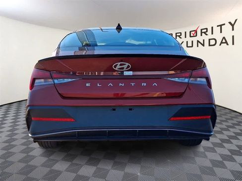 Used 2025 Hyundai Elantra Sport image 5