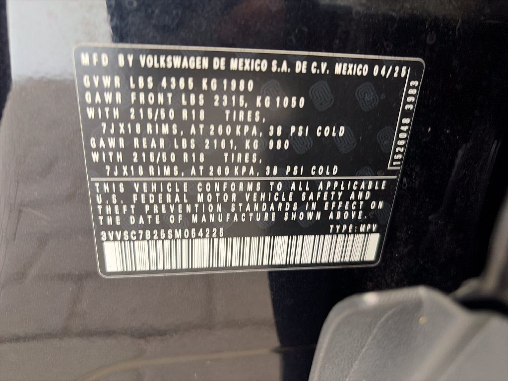 Certified 2025 Volkswagen Taos SE FWD image 39