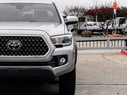 Used 2019 Toyota Tacoma TRD Off-Road image 44