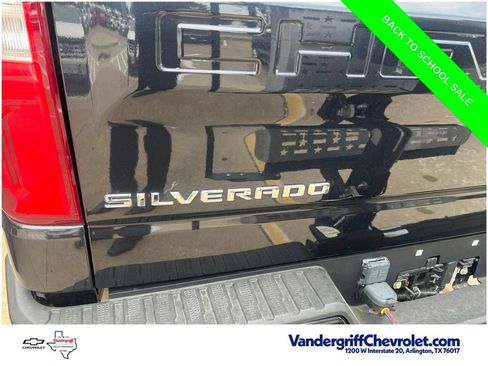Used 2023 Chevrolet Silverado 1500 High Country w/ High Country Premium Package AWD/4WD image 13