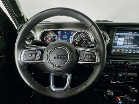 Used 2018 Jeep Wrangler Unlimited Sahara w/ Uconnect 4C Nav & Sound Group image 11