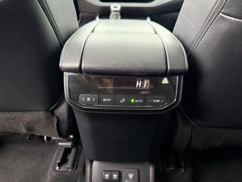 Used 2020 Toyota Highlander Limited image 17