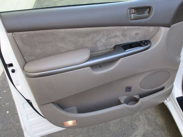 Used 2007 Toyota Sienna LE w/ LE Pkg 4 FWD image 16