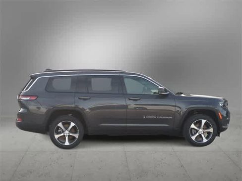 New 2025 Jeep Grand Cherokee L Limited w/ Trailer Tow Package image 9