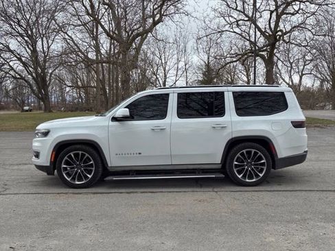 Used 2022 Jeep Wagoneer Series III w/ Premium Group I image 2