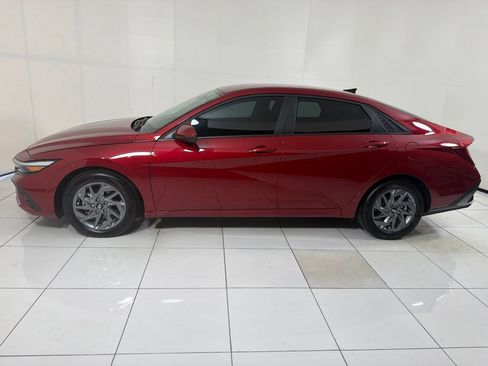 Certified 2025 Hyundai Elantra Hybrid FWD image 8