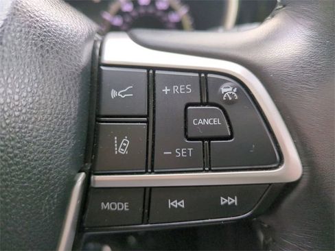 Certified 2023 Toyota Highlander XLE image 26
