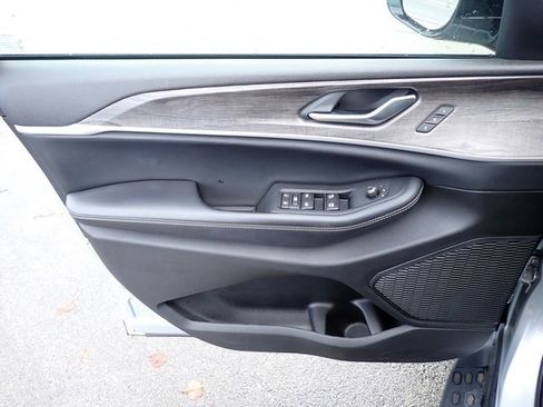 Used 2023 Jeep Grand Cherokee L Limited w/ Trailer Tow Group (B) image 19