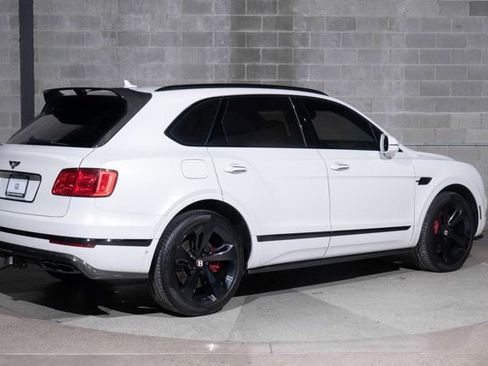 Used 2019 Bentley Bentayga image 2