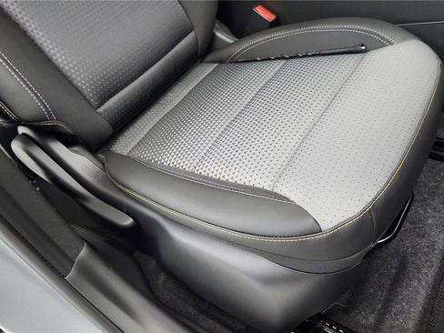 New 2026 Chevrolet Trax LT w/ LT Convenience Package FWD image 24