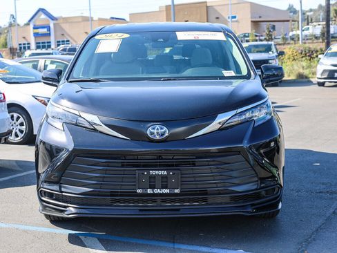 Certified 2024 Toyota Sienna LE image 16