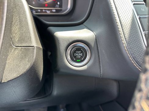Used 2022 GMC Yukon XL AT4 w/ AT4 Premium Plus Package AWD/4WD image 31