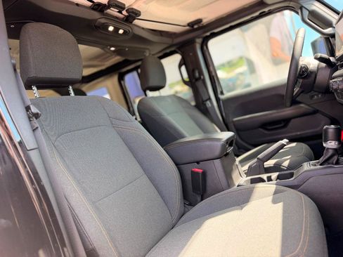 Used 2024 Jeep Wrangler Unlimited Sahara AWD/4WD image 14