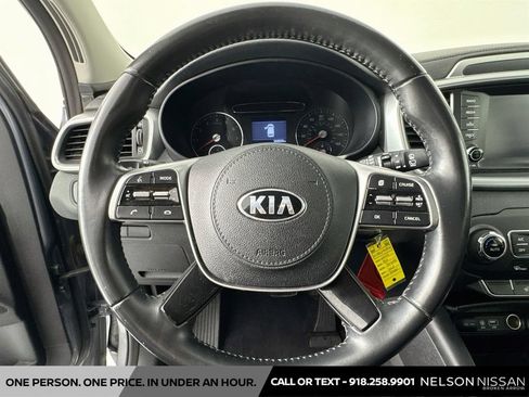 Used 2019 Kia Sorento S FWD image 11