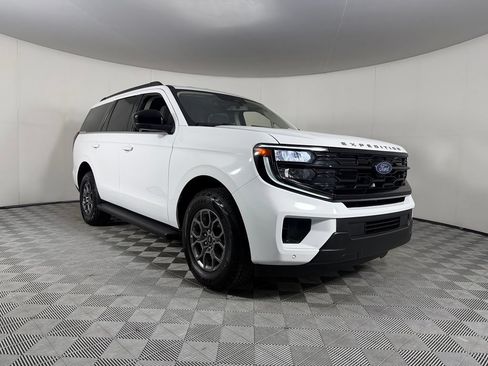 Used 2025 Ford Expedition Active RWD image 3