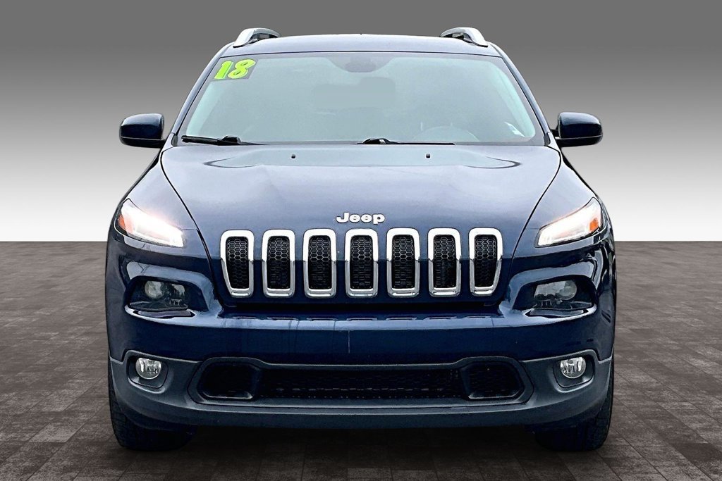 Used 2018 Jeep Cherokee Latitude Plus w/ Cold Weather Group AWD/4WD image 26