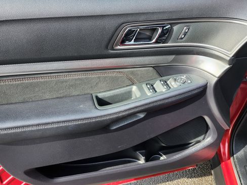 Used 2019 Ford Explorer XLT w/ Equipment Group 202A image 28