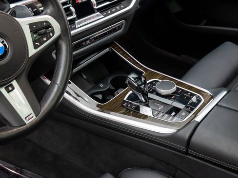 Used 2021 BMW X5 xDrive40i w/ M Sport Package image 11