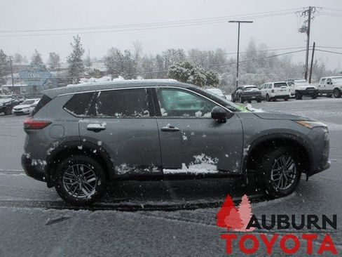Used 2023 Nissan Rogue S image 3