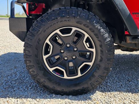 Used 2015 Jeep Wrangler Unlimited Rubicon image 12