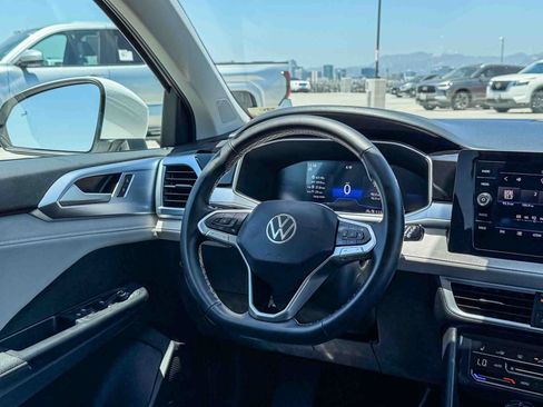 Used 2025 Volkswagen Taos SE FWD image 14