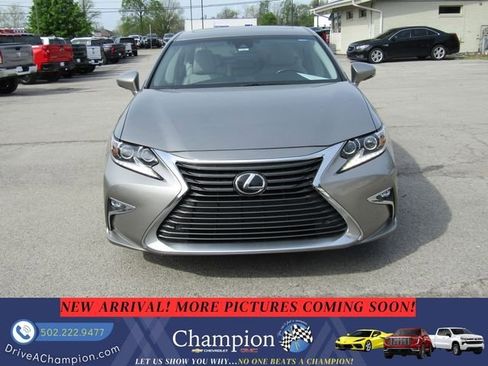 Used 2017 Lexus ES 350 w/ Luxury Package image 2