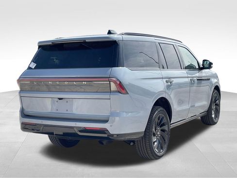 New 2026 Lincoln Navigator Reserve w/ Jet Appearance Package AWD/4WD image 5