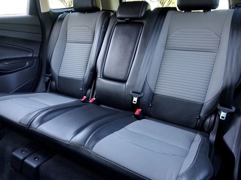 Used 2017 Ford Escape SE w/ SE Sport Appearance Package image 11