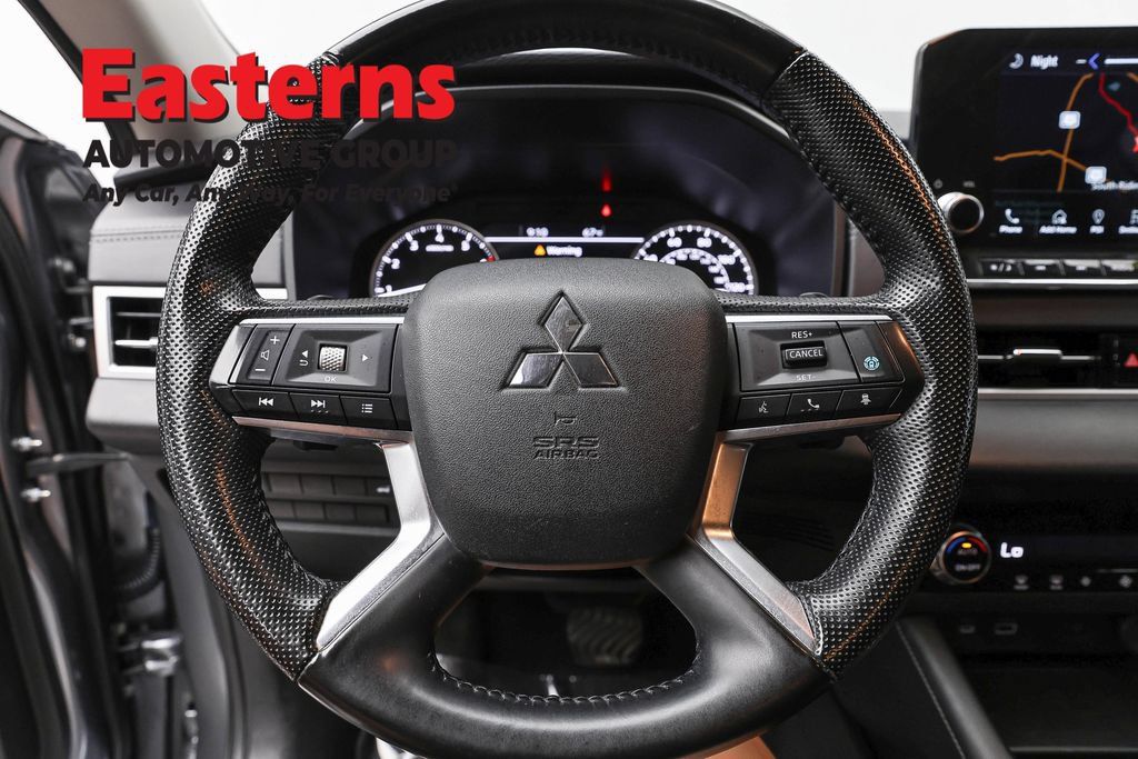 Used 2024 Mitsubishi Outlander SE AWD/4WD image 12