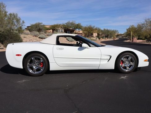Used 1998 Chevrolet Corvette w/ Performance Handling Pkg image 32