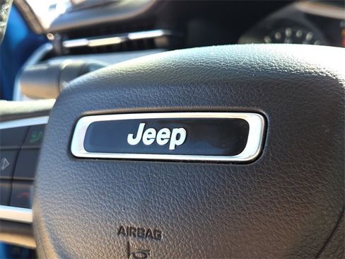 Used 2022 Jeep Compass Latitude image 23