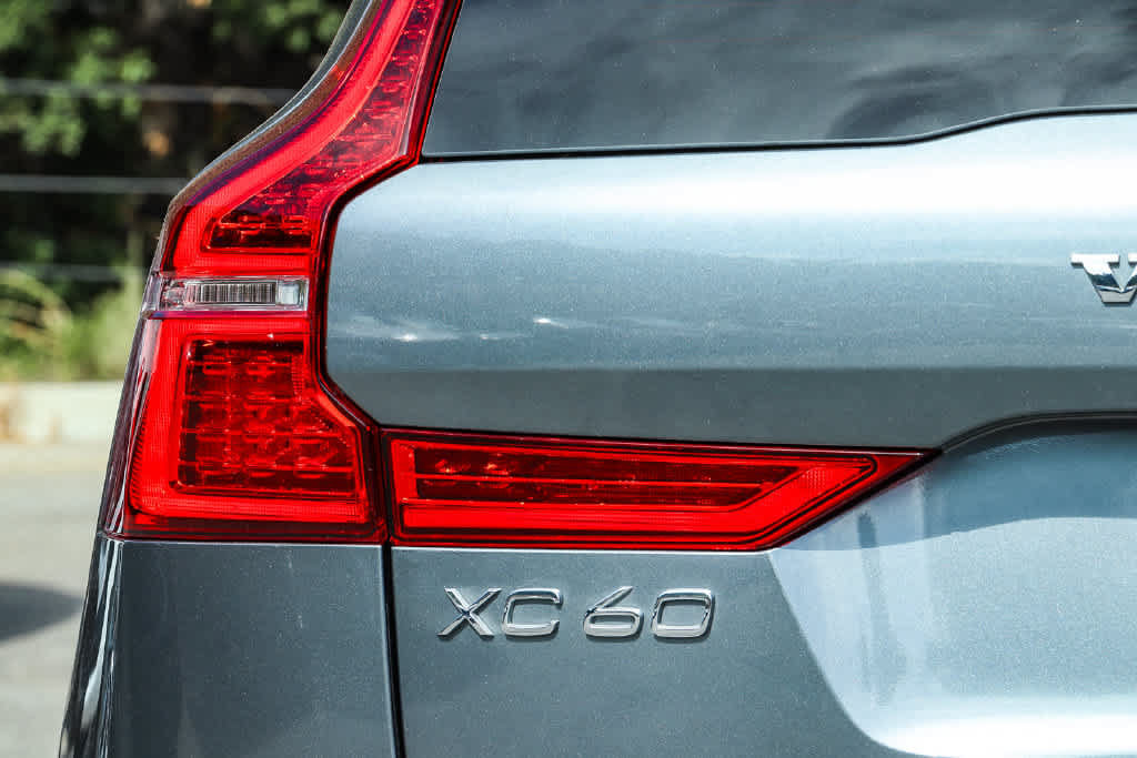 Used 2020 Volvo XC60 T5 Momentum w/ Protection Package Premier AWD/4WD image 7