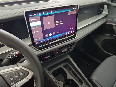 New 2025 Volkswagen Tiguan SE image 29